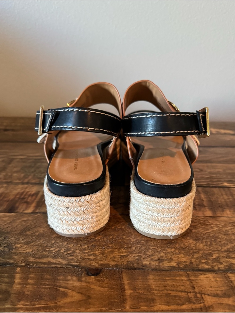 Tommy Hilfiger Black and Brown Platform Espadrille Sandals with Gold Accent NWOB - Picture 5 of 7